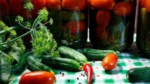 Маринованные огурцы с помидорами