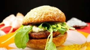 Гамбургер с сёмгой и салатом от Натальи Ким