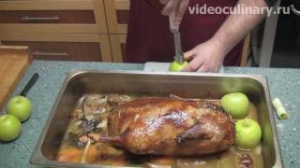 Рождественский гусь с яблоками от ВидеоКулинарии